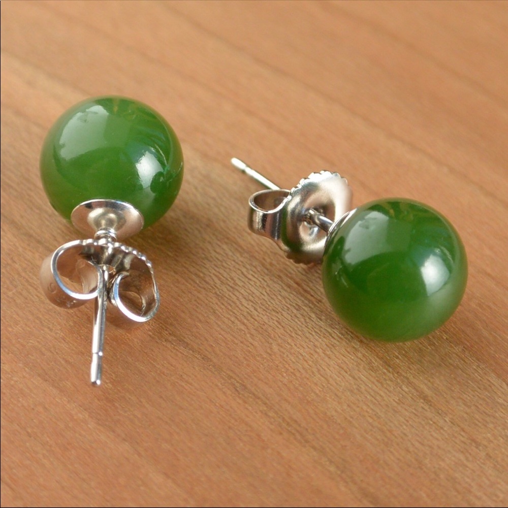 Green Jade Sterling Silver Stud Earrings jewelry